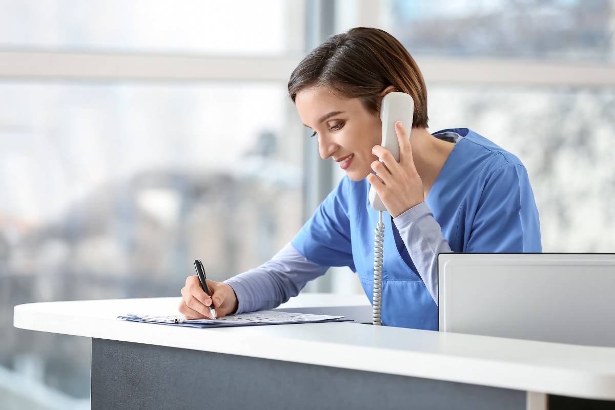 A nurse talks on the phone discussing how to become an RN in Kentucky.
