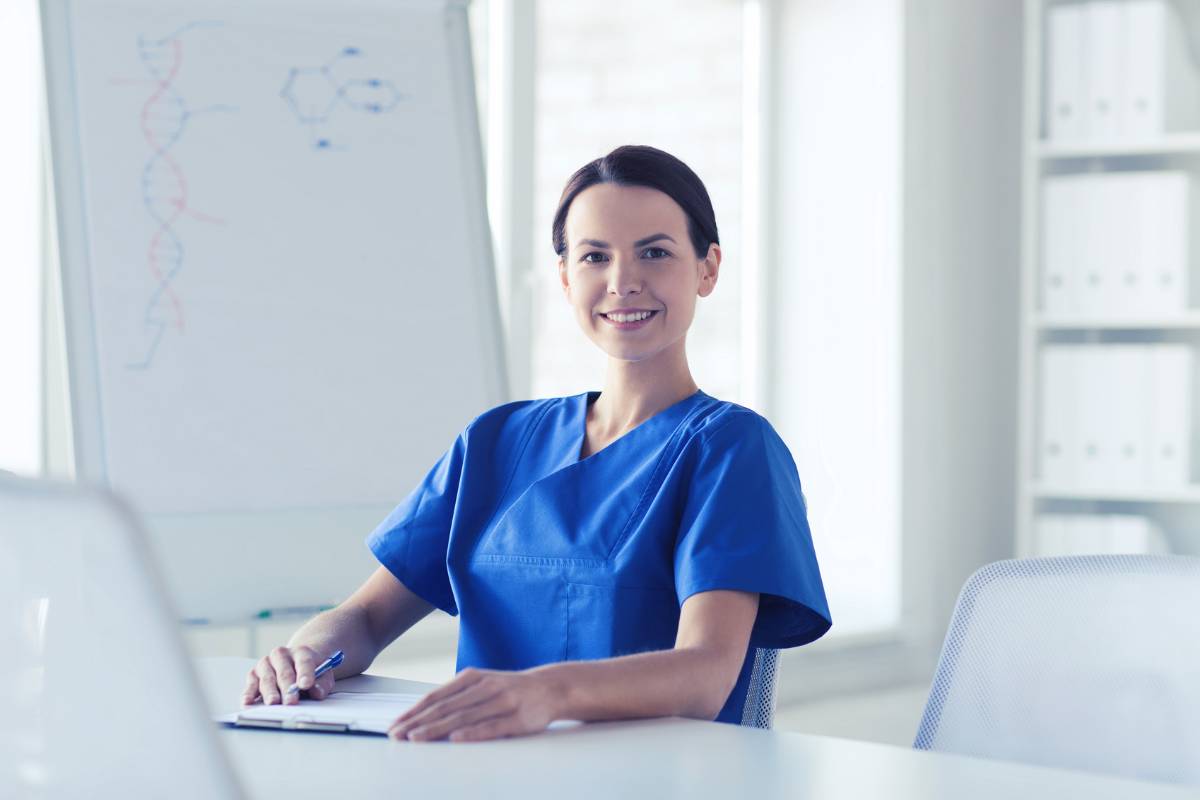 A nursing student pursuing an AAS nursing degree poses while studying.