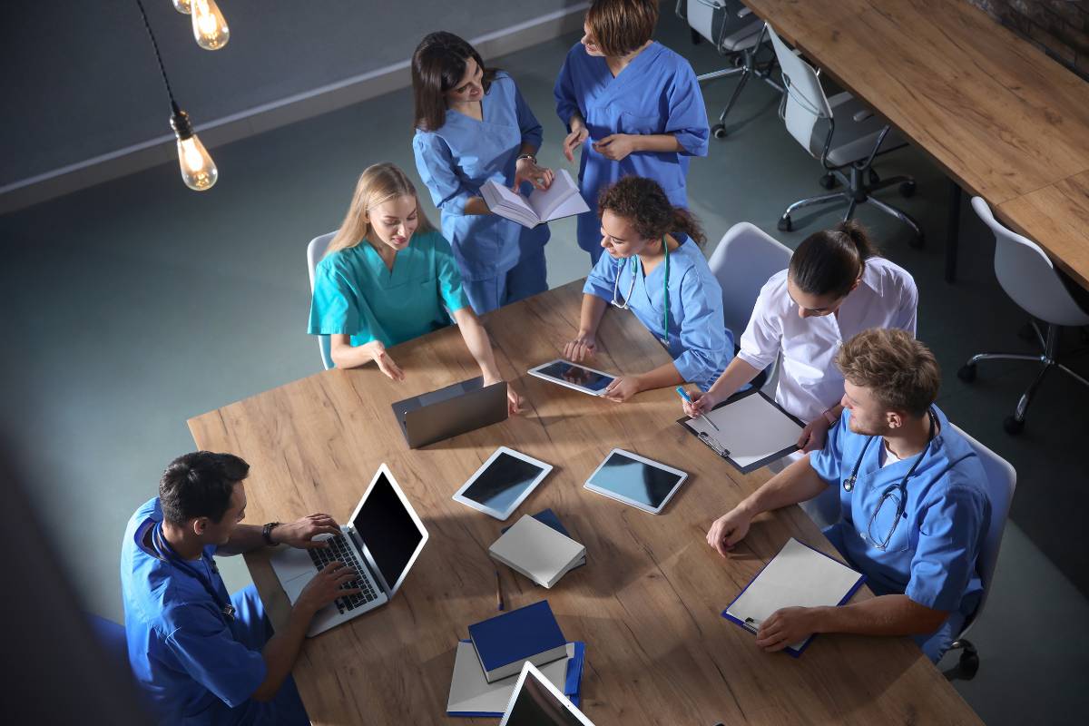 A group of nursing students discuss associate degree vs. bachelor degree.
