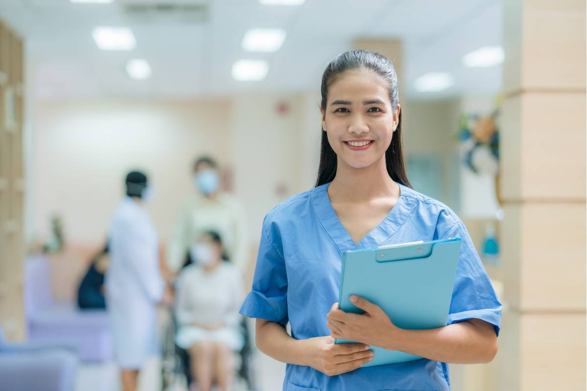A clinical nurse specialist arrives at work.