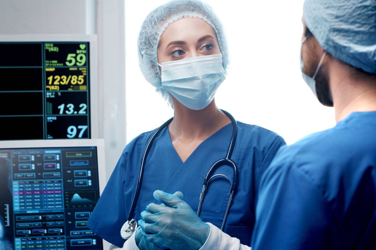 Two clinicians discuss the differences between CRNA vs. anesthesiologist roles.