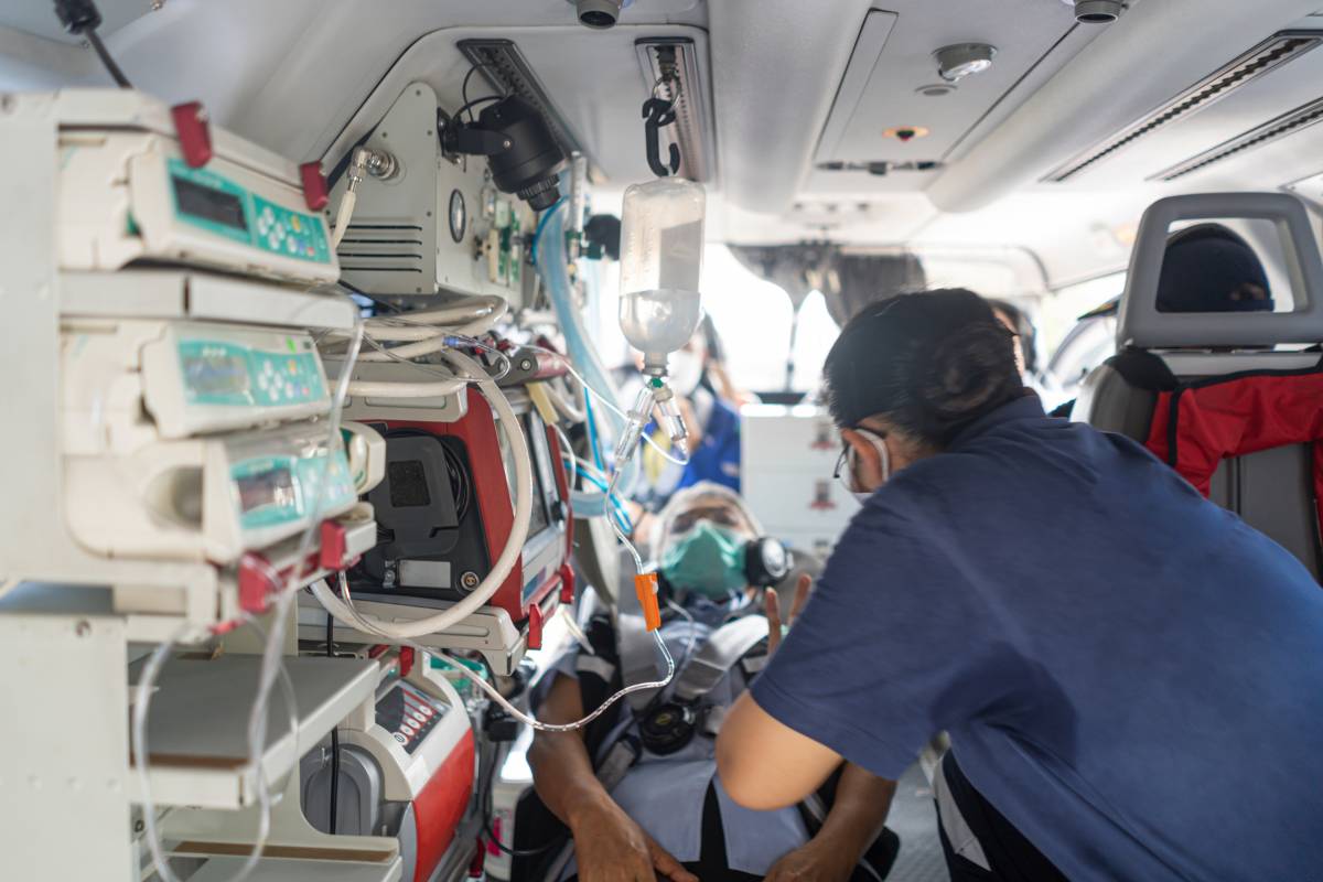 A nurse demonstrates the skills from their flight nurse resume.