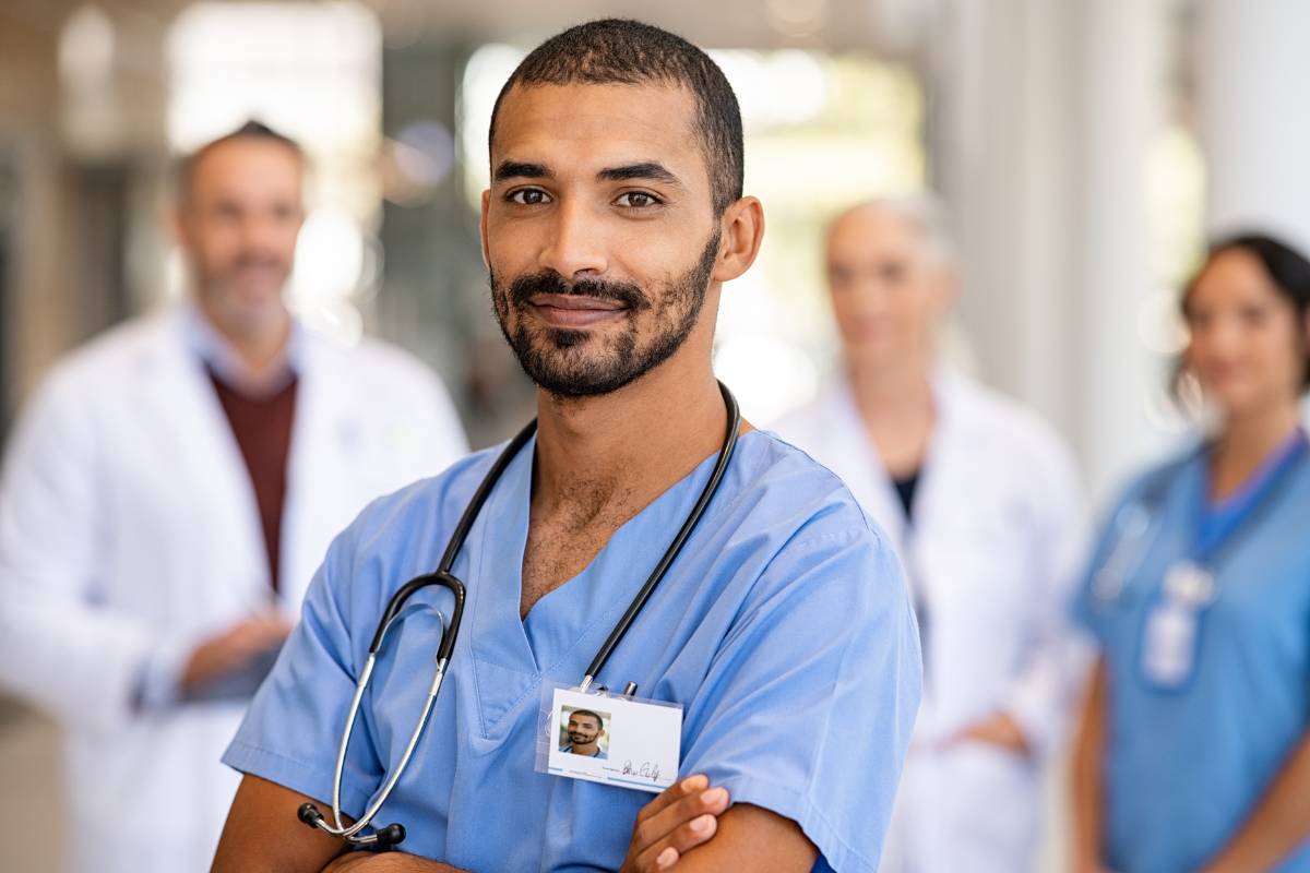 A nurse works in healthcare gig jobs.