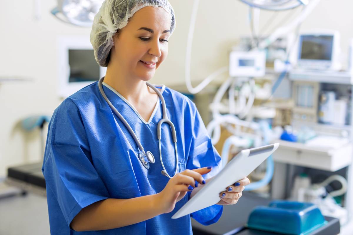 A nurse searches on a tablet for information about how to become an RN in Alabama.