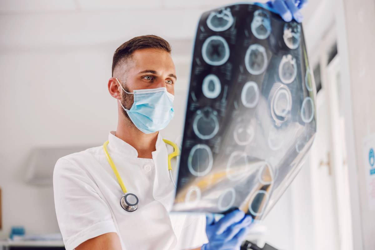 A neurology nurse practitioner analyzes brain imaging.