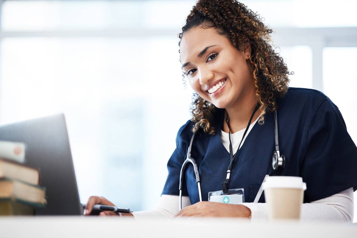 A nursing student creates a nursing concept map to prepare for a clinical rotation.